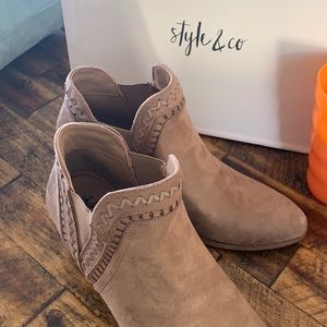 Style & Co Meridaaf booties 8.5